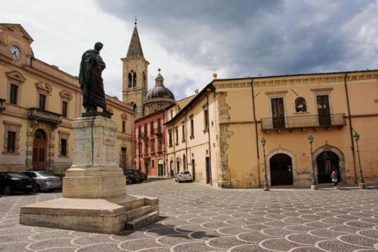 Dietro Piazza Maggiore Сульмона Экстерьер фото