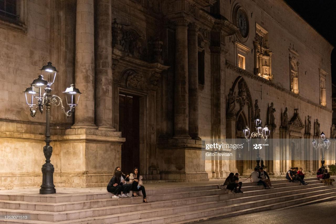 Dietro Piazza Maggiore Сульмона Экстерьер фото