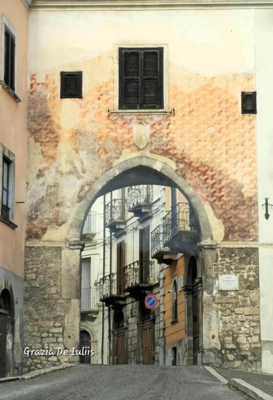 Dietro Piazza Maggiore Сульмона Экстерьер фото